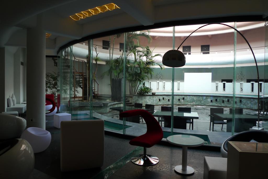 The Hans Hotel Хубли Екстериор снимка