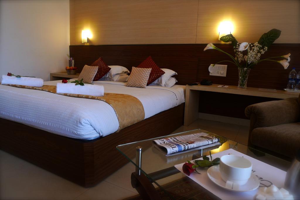 The Hans Hotel Хубли Стая снимка